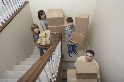 Careful moving van assistance for Westwimbledon customers